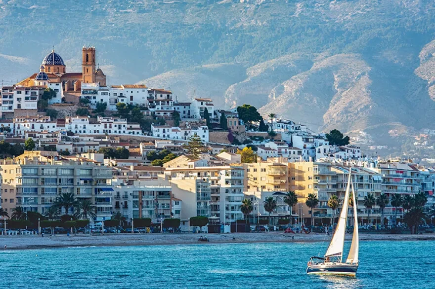 Vandens sportas, uostas ir Altea pakrantės promenada